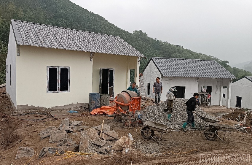 Thi công “3 ca, 4 kíp” khu tái định cư Kho Vàng
