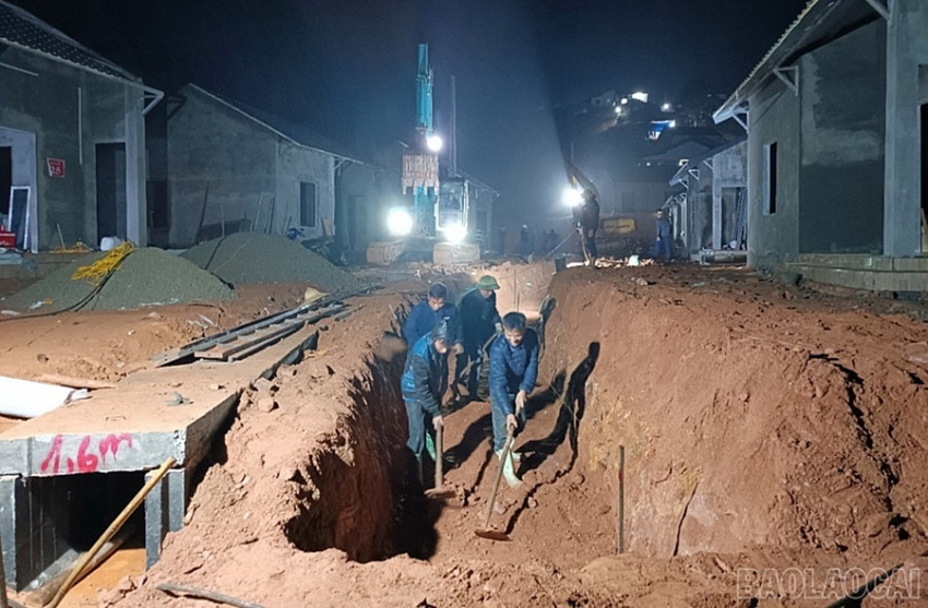 Thi công “3 ca, 4 kíp” khu tái định cư Kho Vàng Thi công “3 ca, 4 kíp” khu tái định cư Kho Vàng