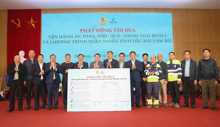 Các đại biểu tham dự chương trình ký giao ước thi đua Các đại biểu tham dự chương trình ký giao ước thi đua