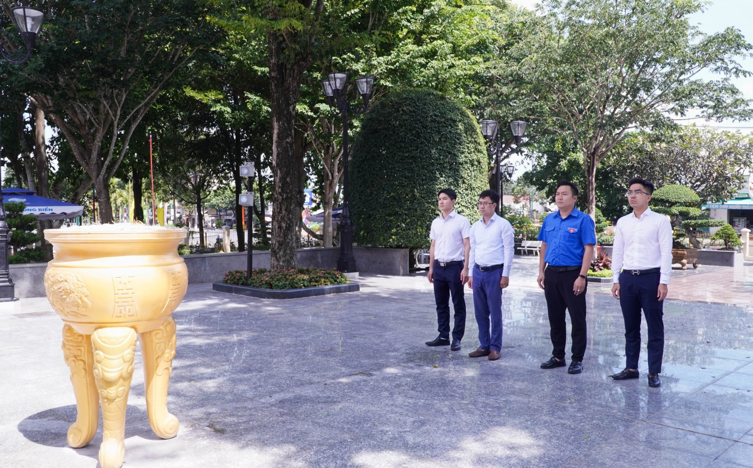 Đoàn Thanh niên Chính phủ dâng hoa, dâng hương tưởng niệm Anh hùng liệt sĩ Võ Thị Sáu