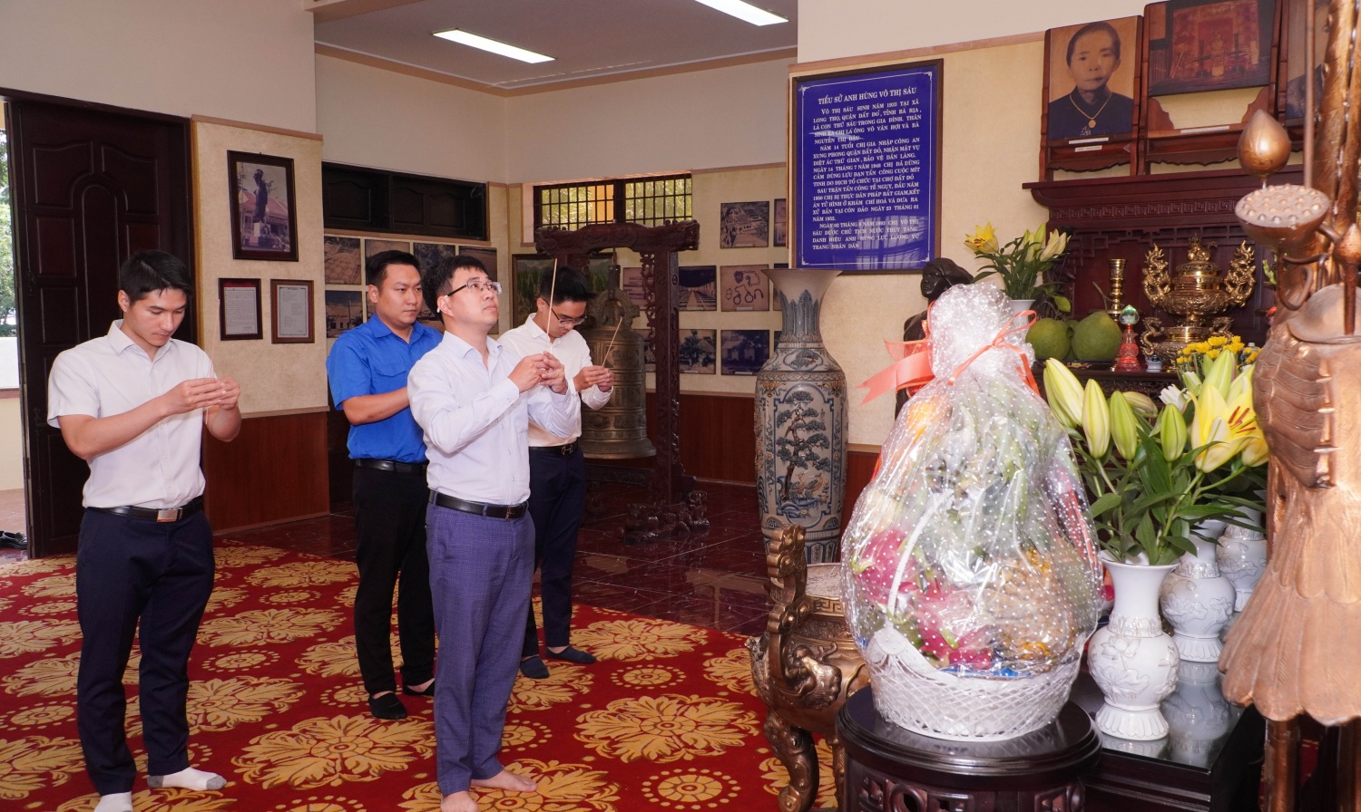 Đoàn Thanh niên Chính phủ dâng hoa, dâng hương tưởng niệm Anh hùng liệt sĩ Võ Thị Sáu