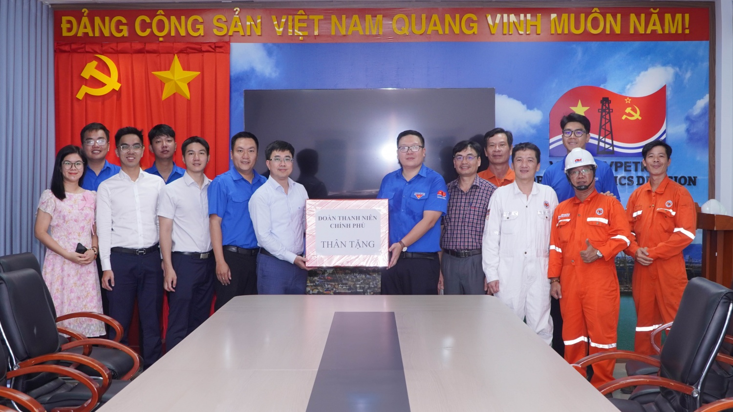 Đoàn Thanh niên Chính phủ học tập truyền thống tại “cái nôi dầu khí” Vietsovpetro