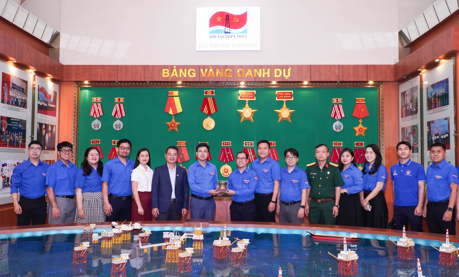 Đoàn Thanh niên Chính phủ học tập truyền thống tại “cái nôi dầu khí” Vietsovpetro