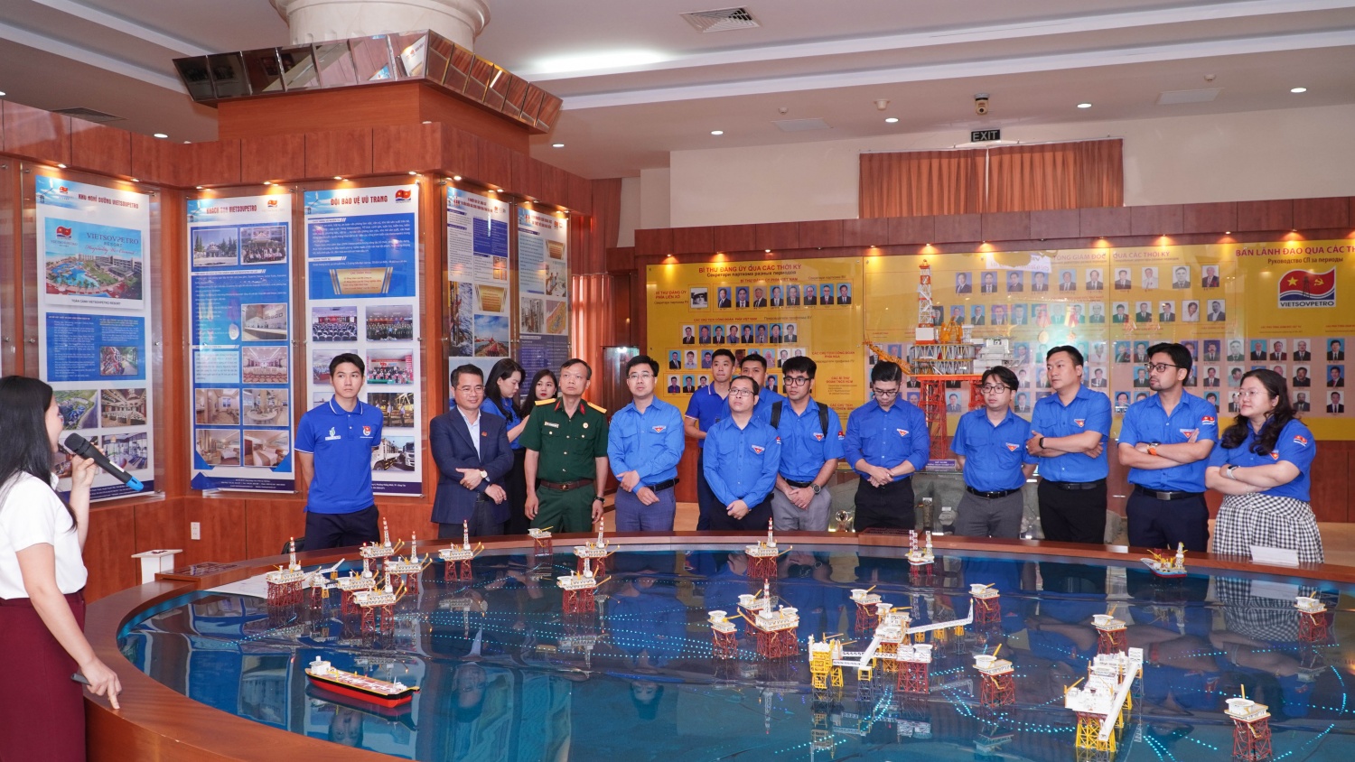 Đoàn Thanh niên Chính phủ học tập truyền thống tại “cái nôi dầu khí” Vietsovpetro