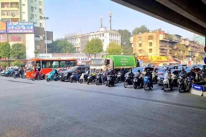Cấm xe xăng trong Vành đai 1: Muốn chuyển đổi xanh, Nhà nước và doanh nghiệp phải cùng bước