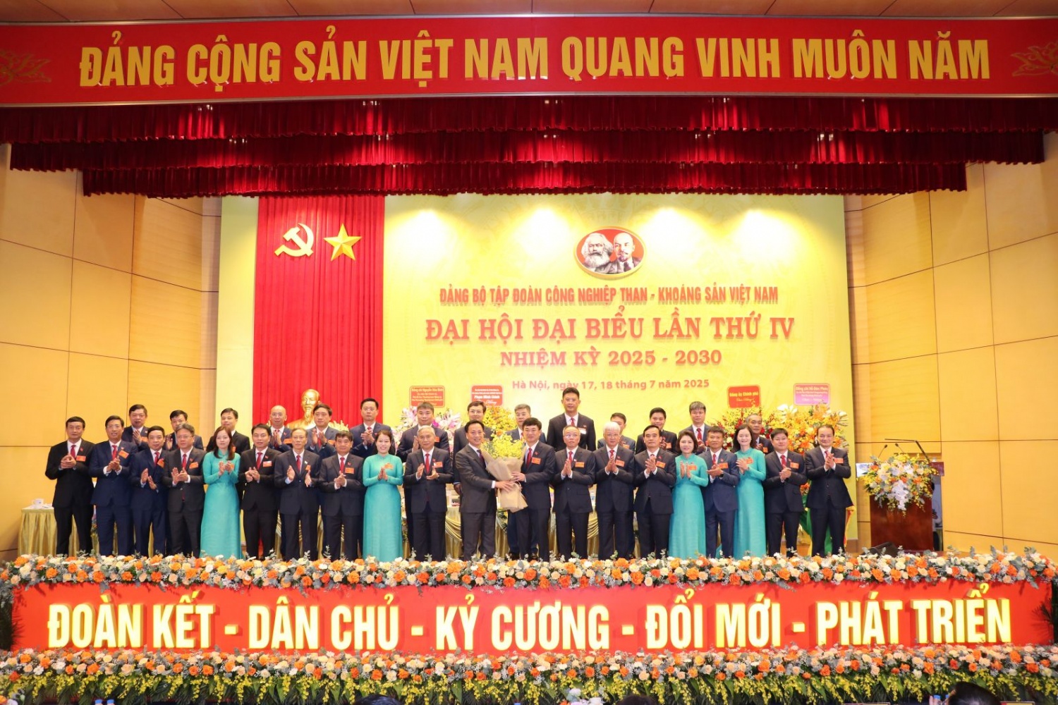 Đại hội Đại biểu Đảng bộ TKV lần thứ IV, nhiệm kỳ 2025-2030 thành công tốt đẹp