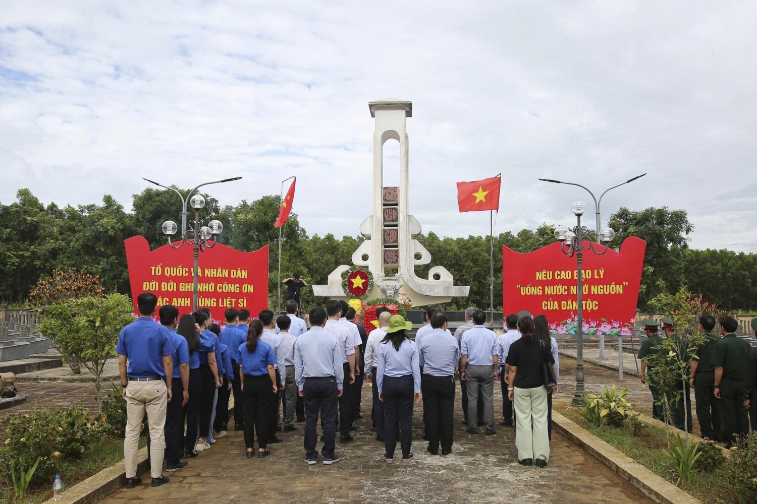 BSR gửi trọn nghĩa tình, khắc ghi công ơn các gia đình Thương binh - Liệt sĩ BSR gửi trọn nghĩa tình, khắc ghi công ơn các gia đình Thương binh - Liệt sĩ