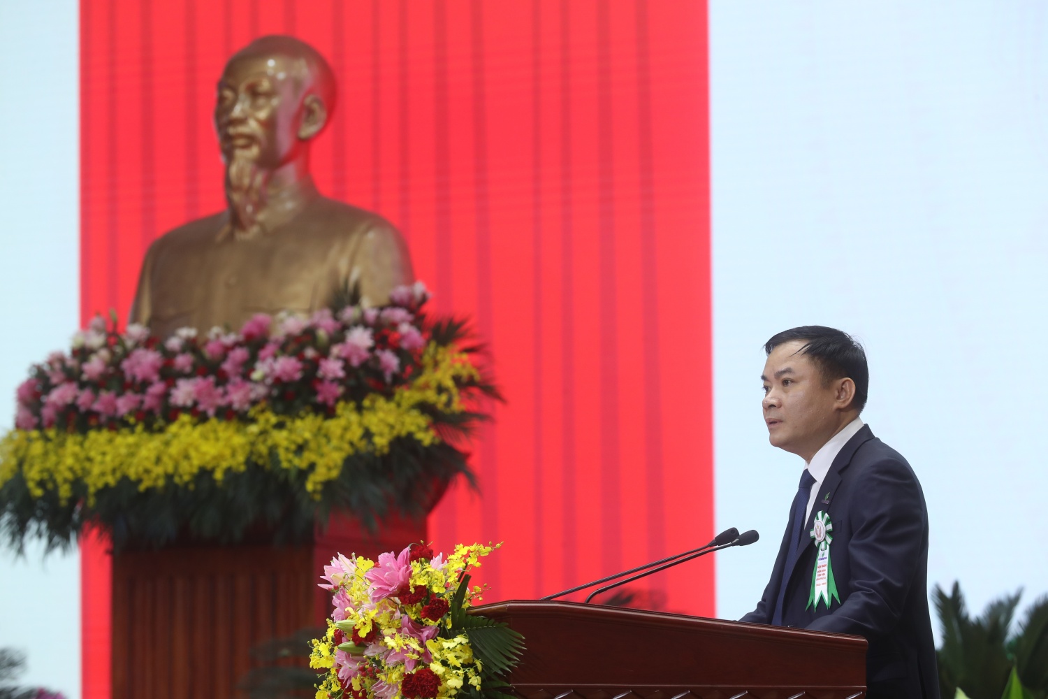 Đồng chí Lê Ngọc Sơn, Phó Bí thư Đảng ủy, Tổng Giám đốc, Chủ tịch Hội đồng TĐKT Tập đoàn phát biểu khai mạc Hội nghị