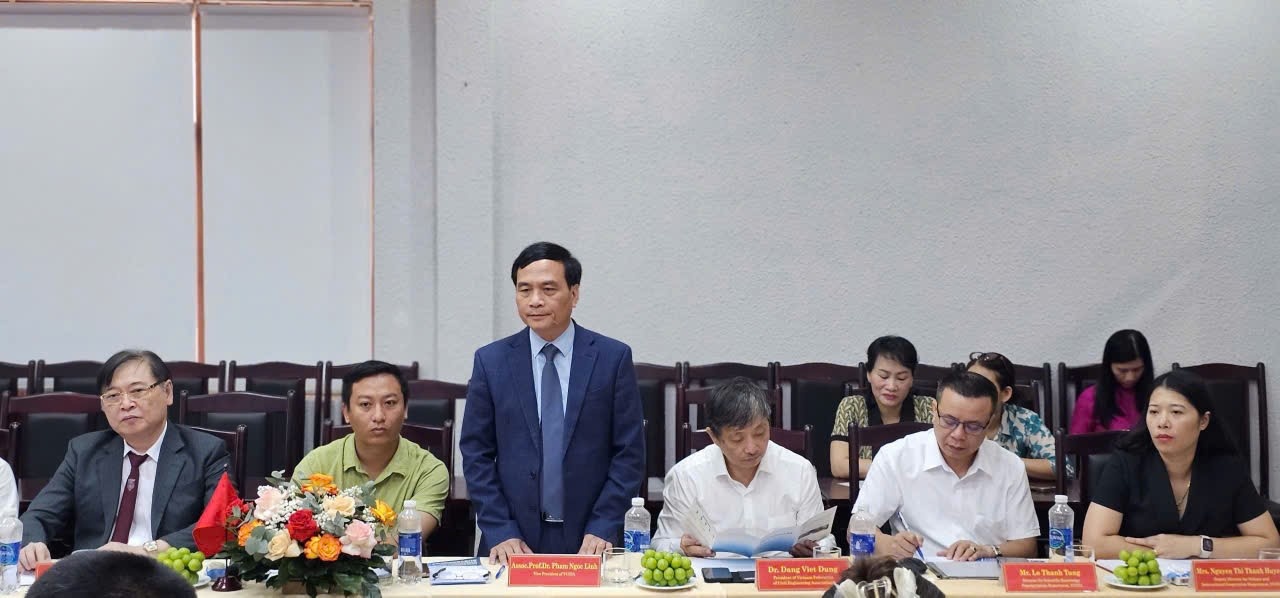 Phó Chủ tịch VUSTA Phạm Ngọc Linh chia sẻ thông tin về các hoạt động hợp tác giữa VUSTA và CAST trong nhiều năm qua.
