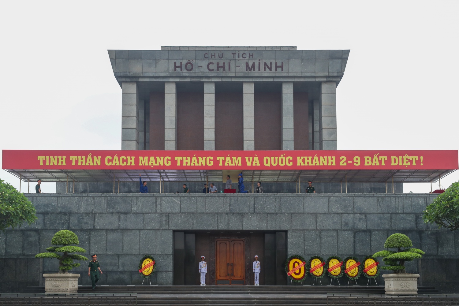 Toàn cảnh buổi tổng hợp luyện đầu tiên trên Quảng trường Ba Đình Toàn cảnh buổi tổng hợp luyện đầu tiên trên Quảng trường Ba Đình