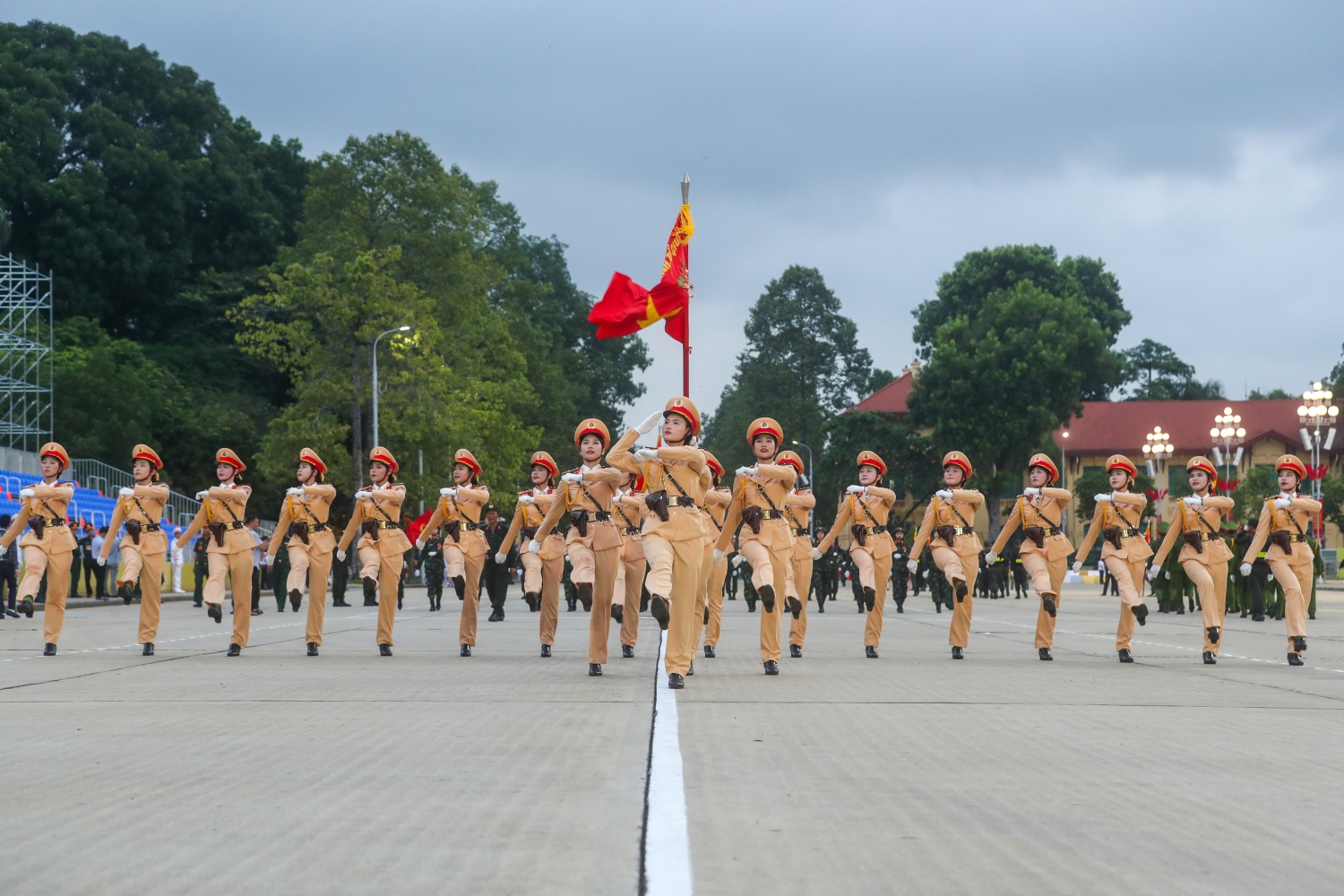Toàn cảnh buổi tổng hợp luyện đầu tiên trên Quảng trường Ba Đình Toàn cảnh buổi tổng hợp luyện đầu tiên trên Quảng trường Ba Đình