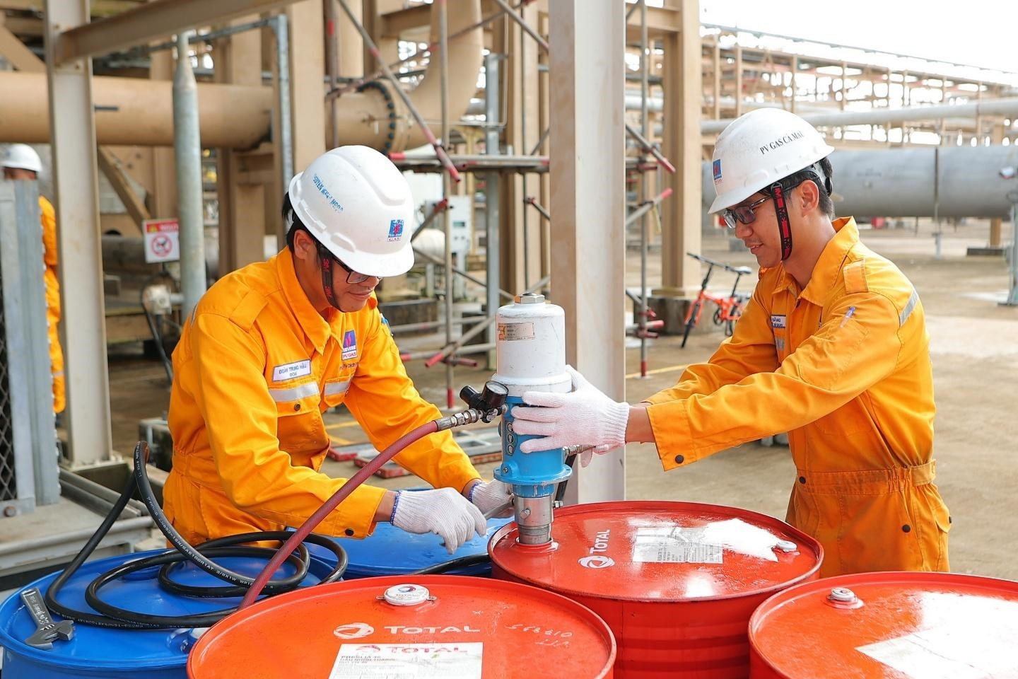 Phong trào lao động sáng tạo tại PV GAS CA MAU luôn quan tâm đến việc tiết kiệm năng lượng và giảm phát thải