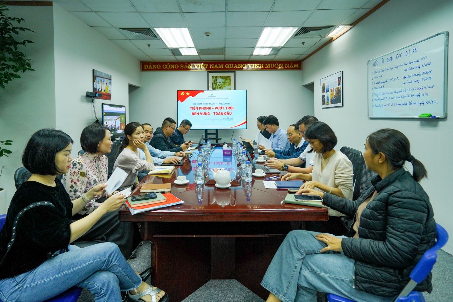 Chi bộ Tạp chí Năng lượng Mới