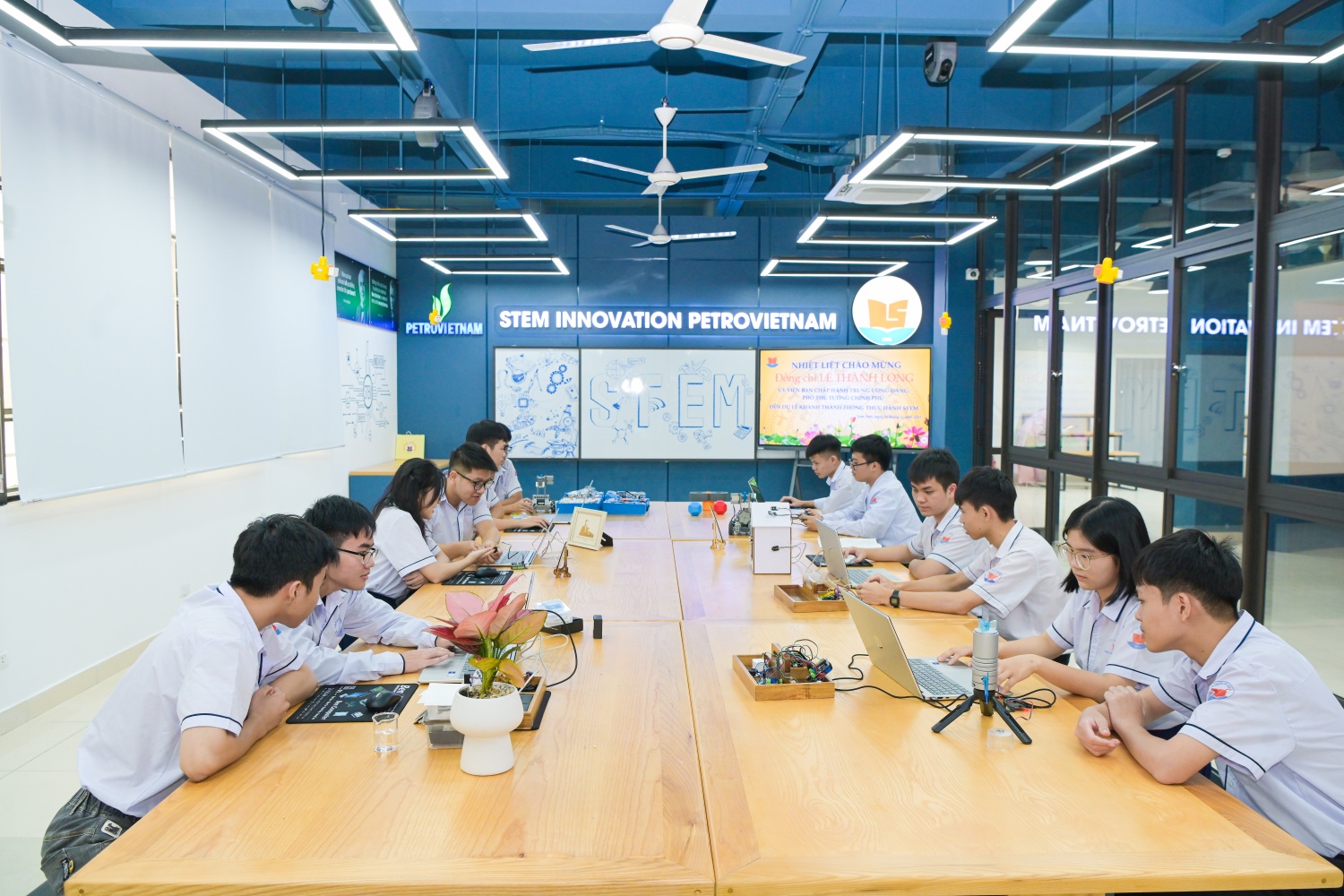 STEM Innovation Petrovietnam: Ươm mầm nhân lực khoa học công nghệ cho tương lai