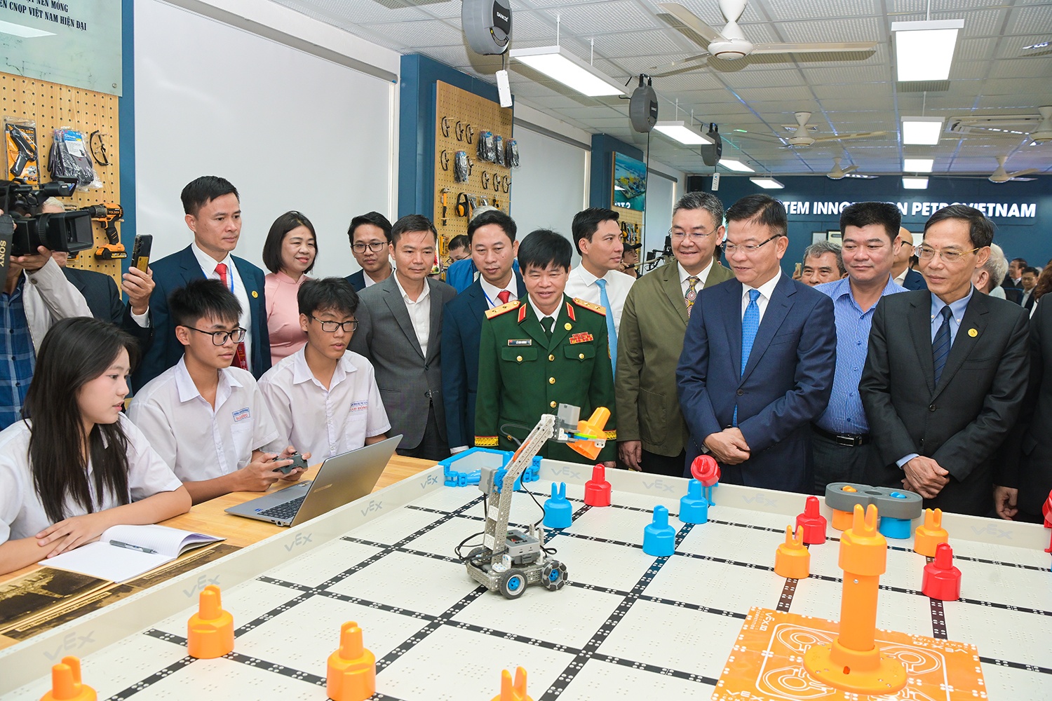 STEM Innovation Petrovietnam: Ươm mầm nhân lực khoa học công nghệ cho tương lai