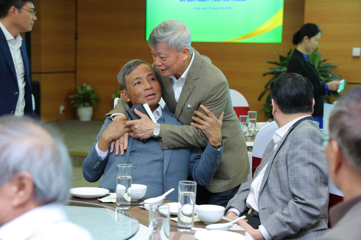 Nhìn lại chặng đường đầy vinh quang và tự hào Nhìn lại chặng đường đầy vinh quang và tự hào