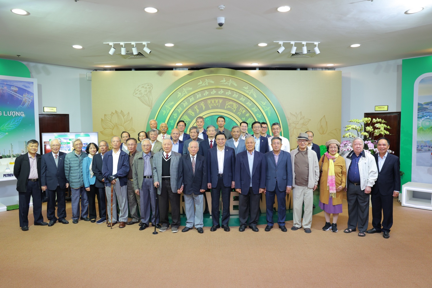 Nhìn lại chặng đường đầy vinh quang và tự hào Nhìn lại chặng đường đầy vinh quang và tự hào