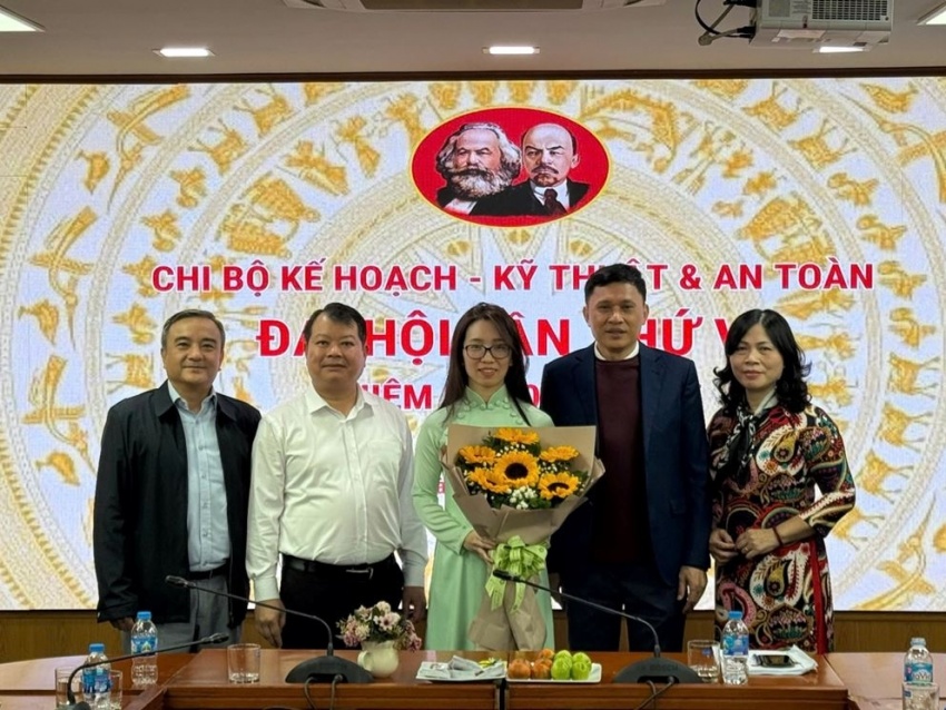 Đại hội các chi bộ trực thuộc nhiệm kỳ 2025 -2027 tiến tới Đại hội Đảng bộ Công ty cổ phần Dịch vụ Kỹ thuật Điện lực Dầu khí Việt Nam lần thứ IV nhiệm kỳ 2025 - 2030 Đảng bộ PVPS: Các chi bộ tổ chức thành công đại hội nhiệm kỳ 2025-2027