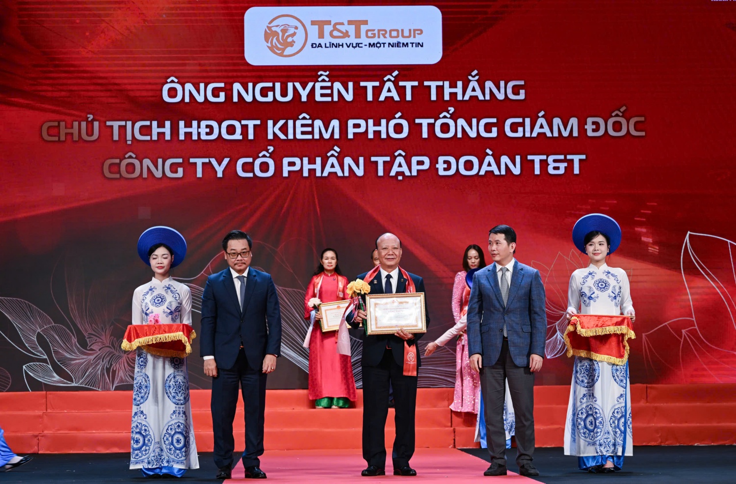 T&T Group được vinh danh tại Lễ tôn vinh doanh nhân, doanh nghiệp Thăng Long 2025