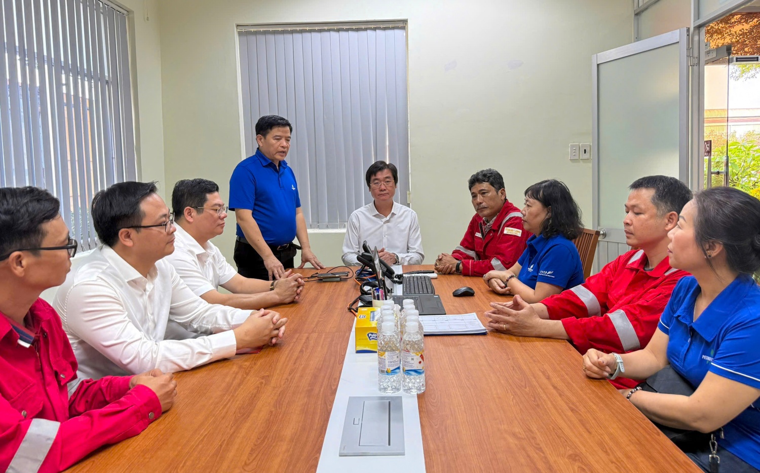 Công đoàn Petrovietnam động viên người lao động bám trụ công trường ngày Tết Công đoàn Petrovietnam thăm và động viên người lao động trực Tết tại HL-HV JOC