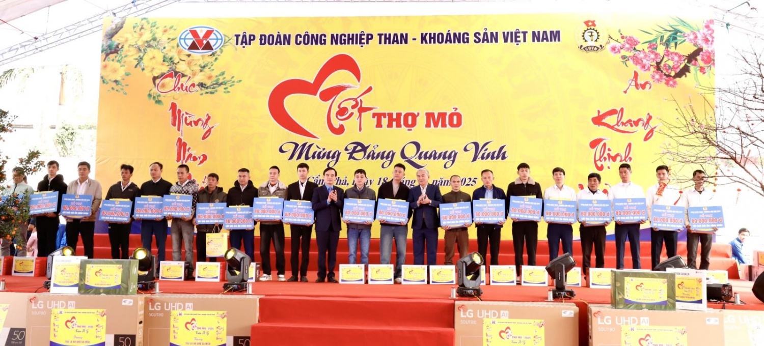 Công đoàn TKV tiếp tục nỗ lực xây dựng đội ngũ công nhân lao động ngày càng vững mạnh. Công đoàn TKV