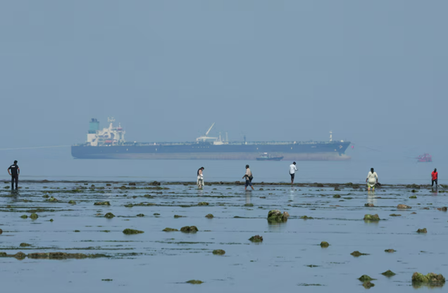 Nhập khẩu dầu thô của Ấn Độ giảm mạnh trong tháng 3