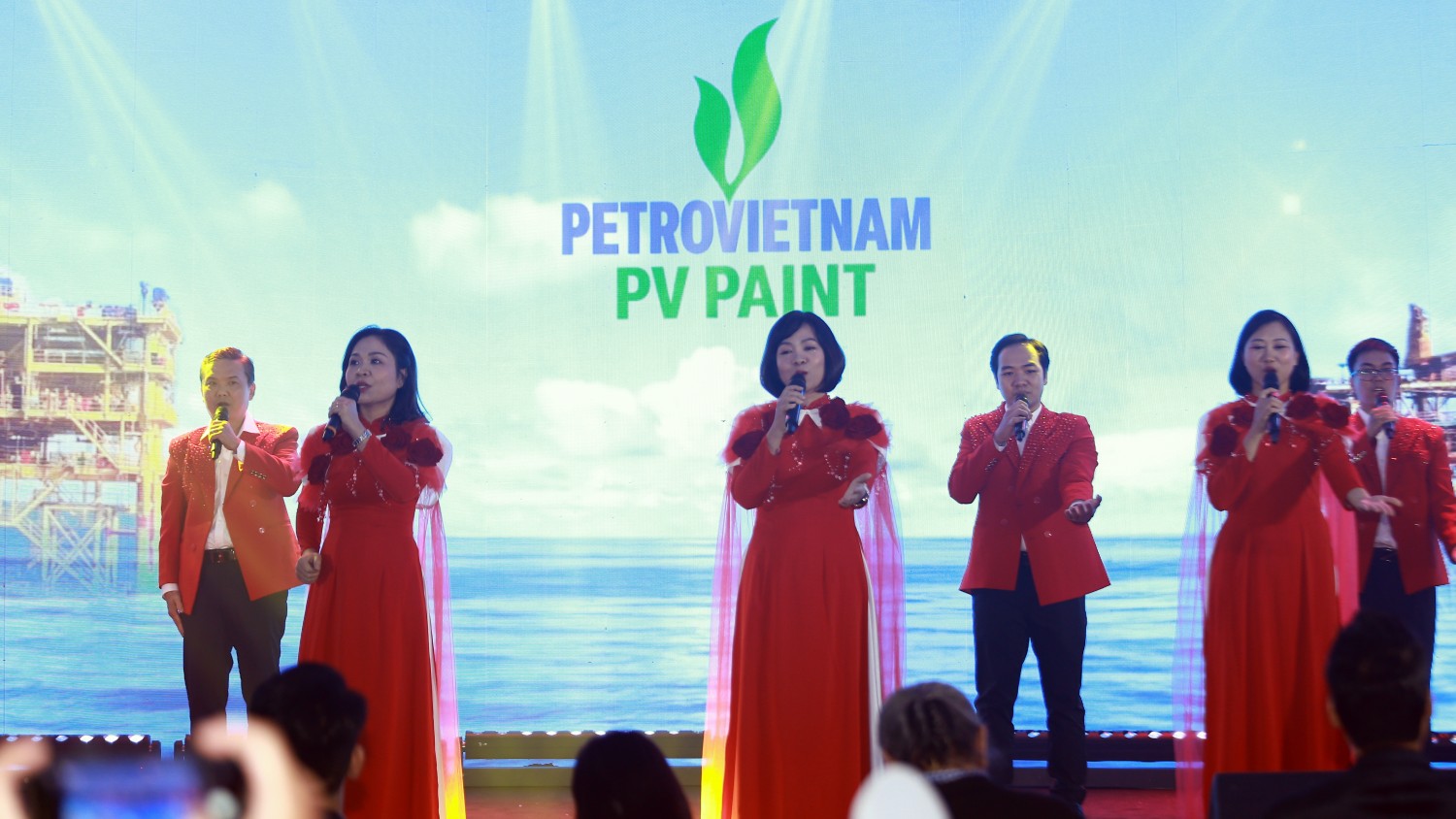 PV PAINT lan tỏa khát vọng tuổi 20 qua Hội diễn văn nghệ