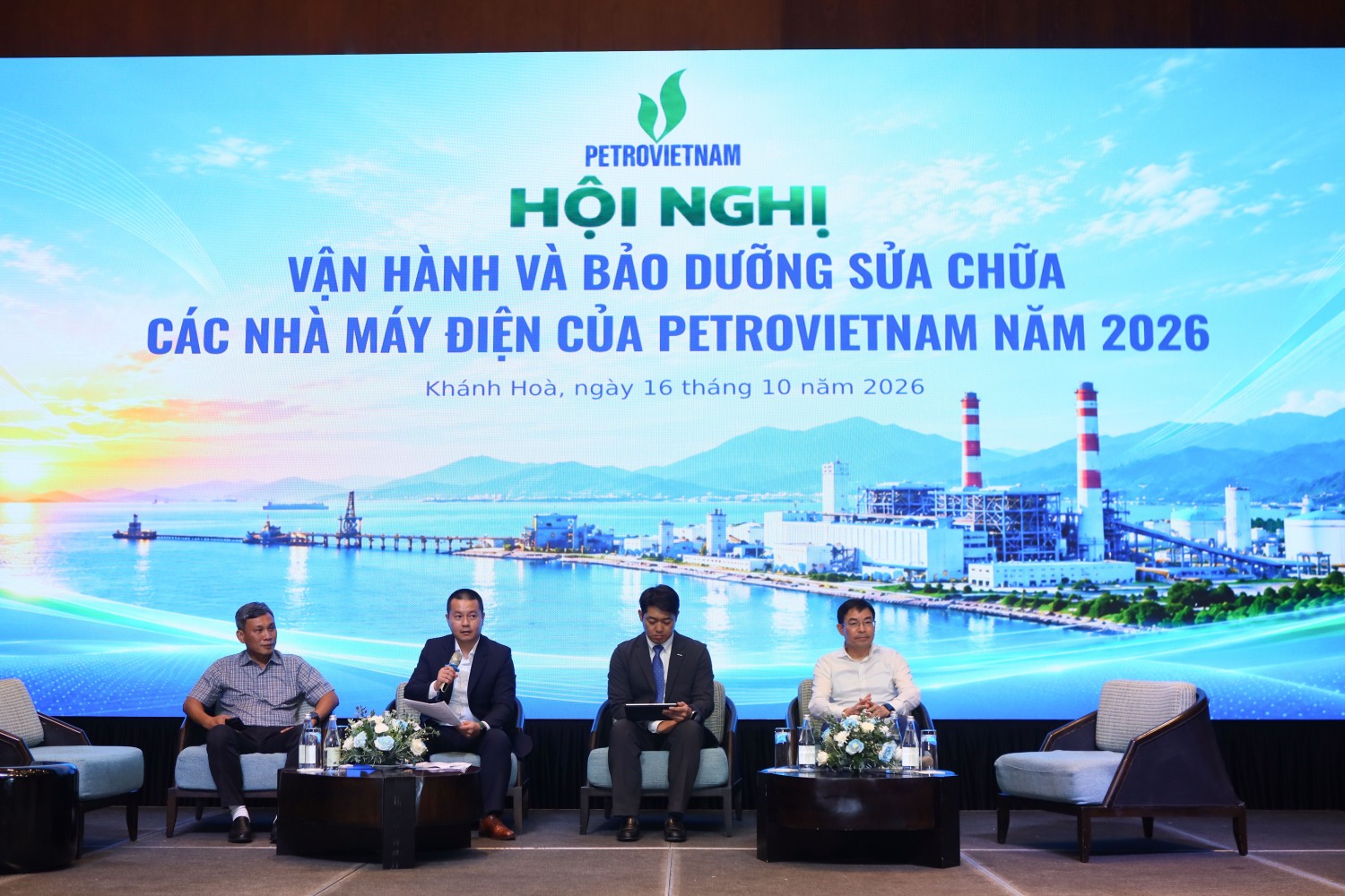 Các đại biểu trao đổi tại tọa đàm Các đại biểu trao đổi tại tọa đàm