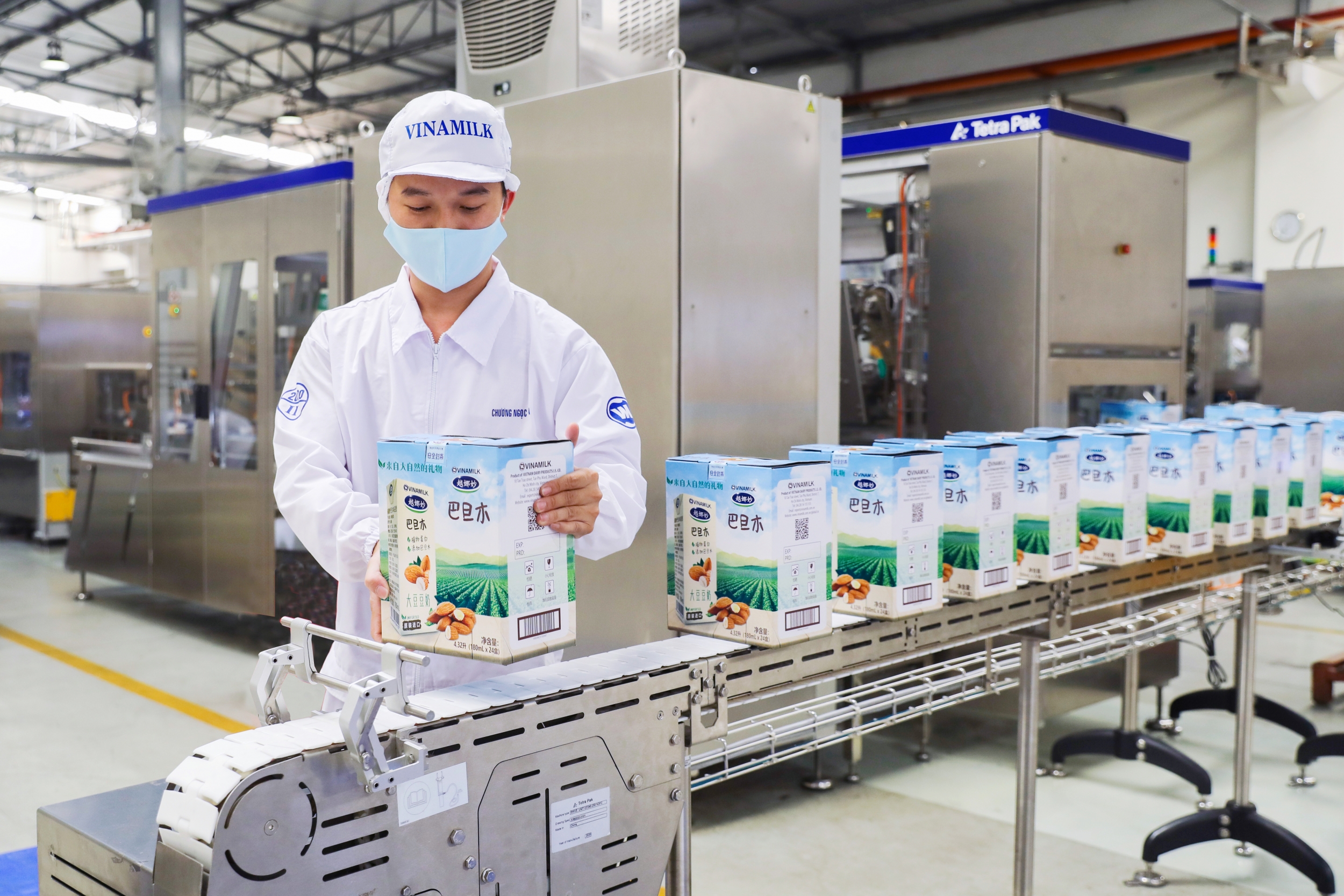 Tin vui về lô sữa xuất khẩu đầu năm từ Vinamilk hứa hẹn một năm lạc quan cho ngành sữa Tin vui về lô sữa xuất khẩu đầu năm từ Vinamilk hứa hẹn một năm lạc quan cho ngành sữa