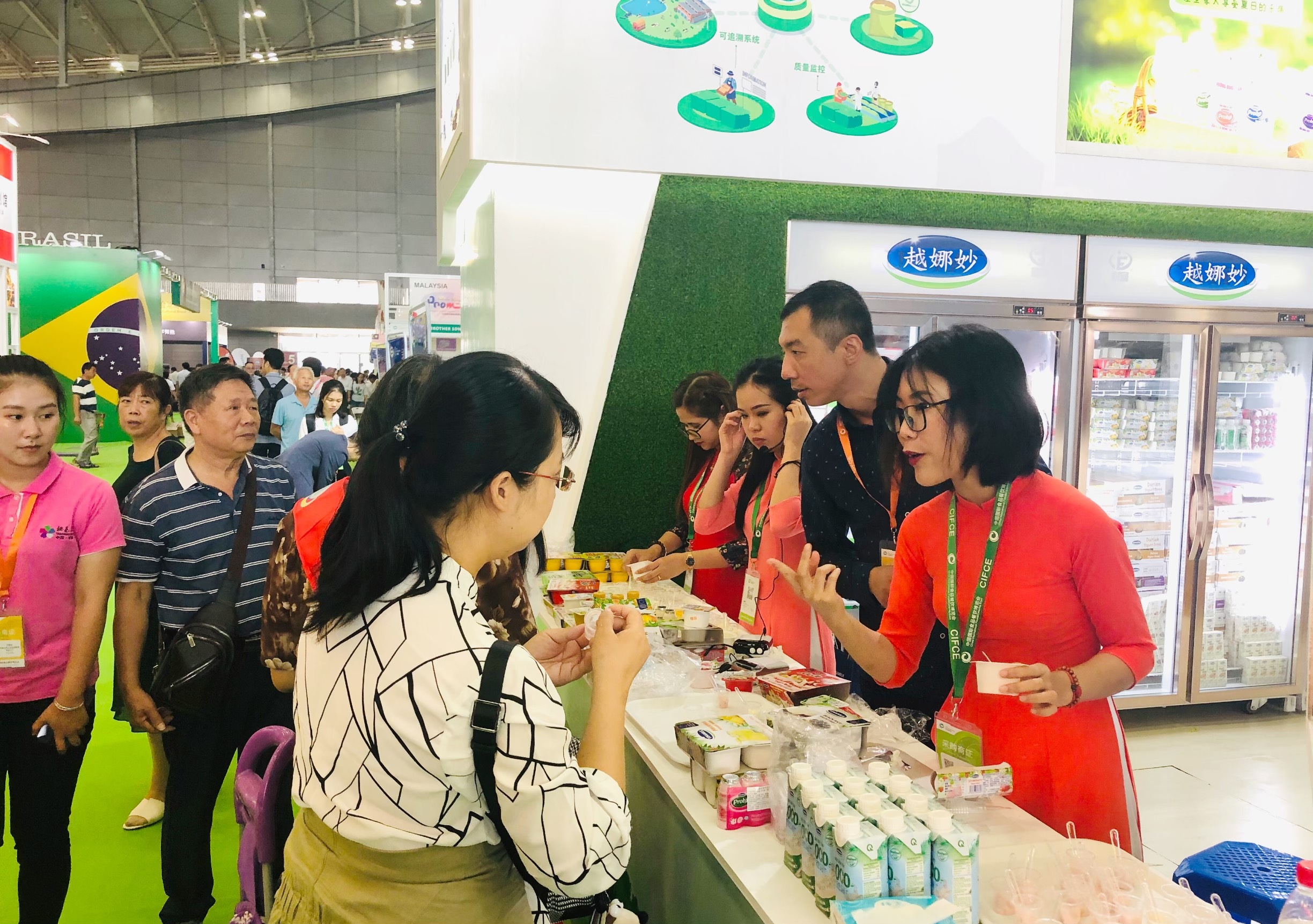 Tin vui về lô sữa xuất khẩu đầu năm từ Vinamilk hứa hẹn một năm lạc quan cho ngành sữa Tin vui về lô sữa xuất khẩu đầu năm từ Vinamilk hứa hẹn một năm lạc quan cho ngành sữa