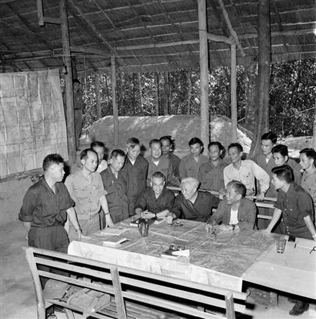 Nhìn lại những hình ảnh của nguyên Chủ tịch nước Lê Đức Anh nhin lai nhung hinh anh cua nguyen chu tich nuoc le duc anh