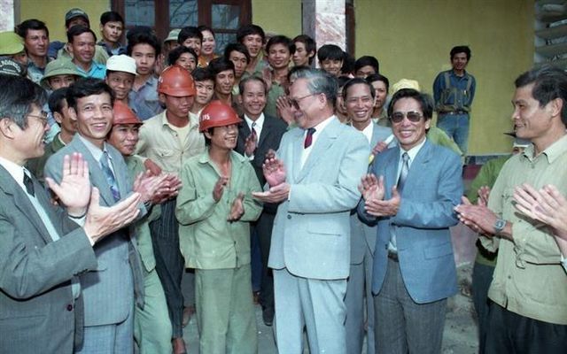Nhìn lại những hình ảnh của nguyên Chủ tịch nước Lê Đức Anh nhin lai nhung hinh anh cua nguyen chu tich nuoc le duc anh