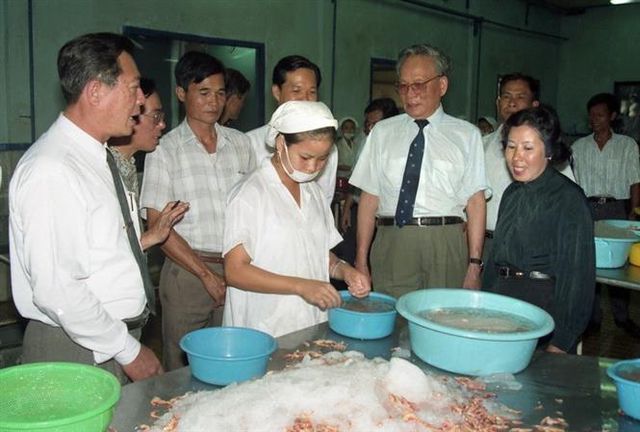 Nhìn lại những hình ảnh của nguyên Chủ tịch nước Lê Đức Anh nhin lai nhung hinh anh cua nguyen chu tich nuoc le duc anh