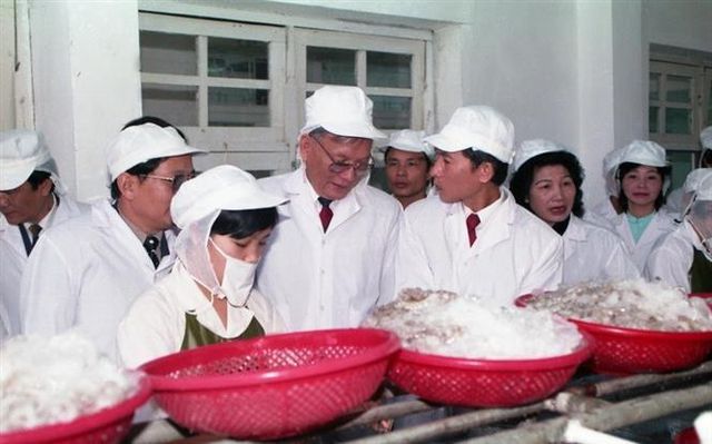 Nhìn lại những hình ảnh của nguyên Chủ tịch nước Lê Đức Anh nhin lai nhung hinh anh cua nguyen chu tich nuoc le duc anh