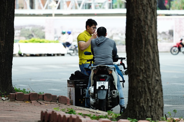 Chưa hết giãn cách xã hội, đường phố Sài Gòn đã đông đúc trở lại chua het gian cach xa hoi duong pho sai gon da dong duc tro lai