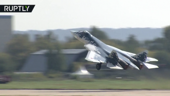 Video “bóng ma bầu trời” Su-57 Nga nhào lộn điêu luyện trên không