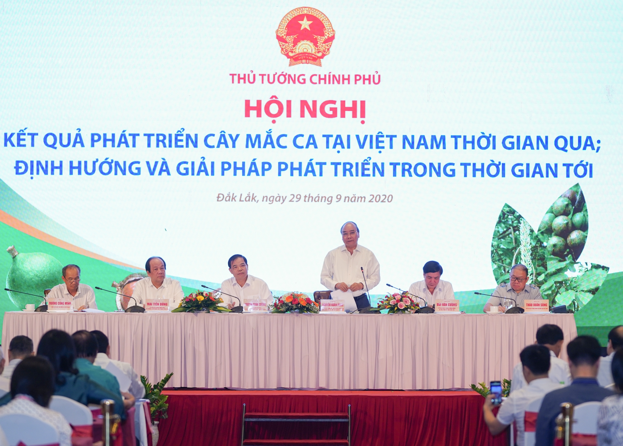 Thủ tướng Nguyễn Xuân Phúc chủ trì Hội nghị về phát triển cây mắc ca