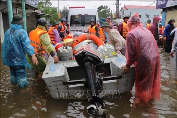Xuất cấp xuồng, phao cứu sinh hỗ trợ 5 tỉnh khắc phục hậu quả mưa lũ