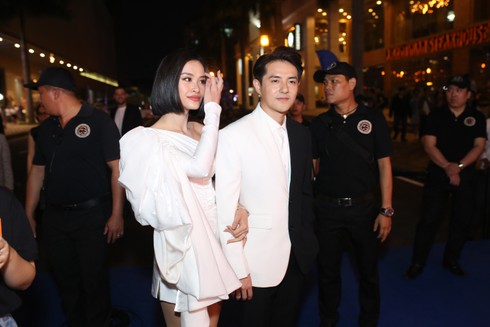 sao viet ngay 1611 dong nhi cat toc ngan hau dam cuoi