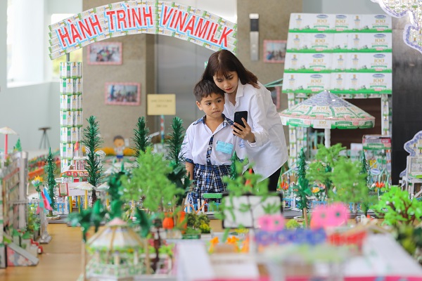 Hơn 46.300 học sinh tỉnh Vĩnh Long được thụ hưởng sữa học đường năm học 2020-2021 Hơn 46.300 học sinh tỉnh Vĩnh Long được thụ hưởng sữa học đường năm học 2020-2021