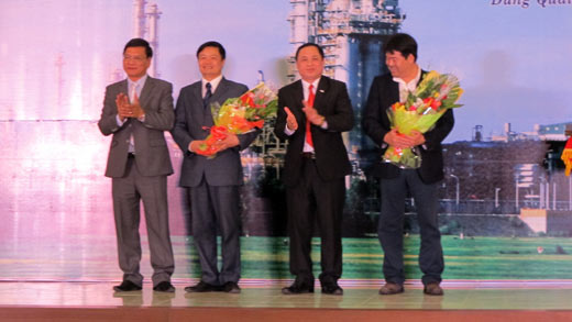Phó thủ tướng Hoàng Trung Hải, lãnh đạo PVN và TW Hội Chữ thập đỏ Việt Nam thăm chúc tết Công ty Lọc hóa dầu Bình Sơn
