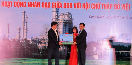Phó thủ tướng Hoàng Trung Hải, lãnh đạo PVN và TW Hội Chữ thập đỏ Việt Nam thăm chúc tết Công ty Lọc hóa dầu Bình Sơn