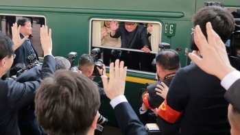 bao nga doan tau cho ong kim jong un da khoi hanh tu binh nhuong di ha noi