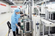 Sản xuất công nghiệp đang “gánh” cả nền kinh tế