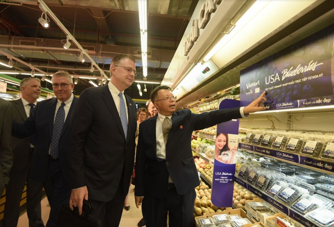 Đại sứ Hoa Kỳ hào hứng trải nghiệm siêu thị VinMart dai su hoa ky hao hung trai nghiem sieu thi vinmart