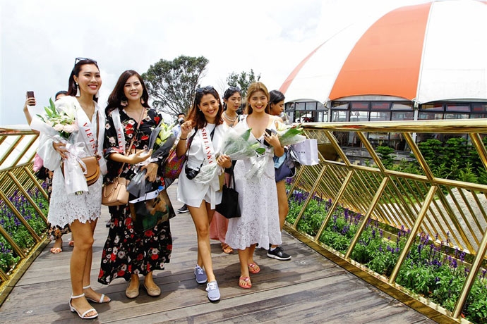 Đoàn hoa hậu thế giới hết lời ca ngợi Cầu Vàng doan hoa hau the gioi het loi ca ngoi cau vang