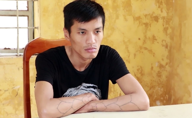 vinh long bat doi tuong tang tru ma tuy cung sung tu che