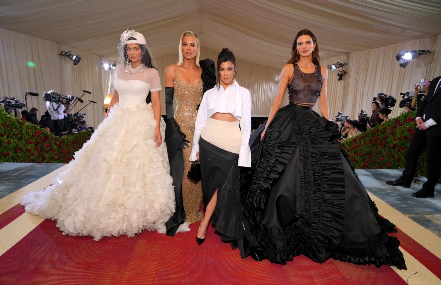 Nhìn lại những bộ cánh ghi đậm dấu ấn tại thảm đỏ Met Gala 2022