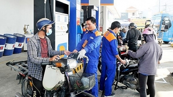 gia xang giam nhe gia dau tang khong dang ke