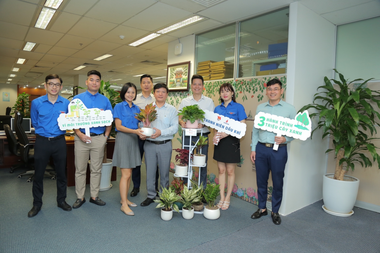 Tuổi trẻ Cơ quan Tập đoàn hưởng ứng Chương trình trồng 3 triệu cây xanh